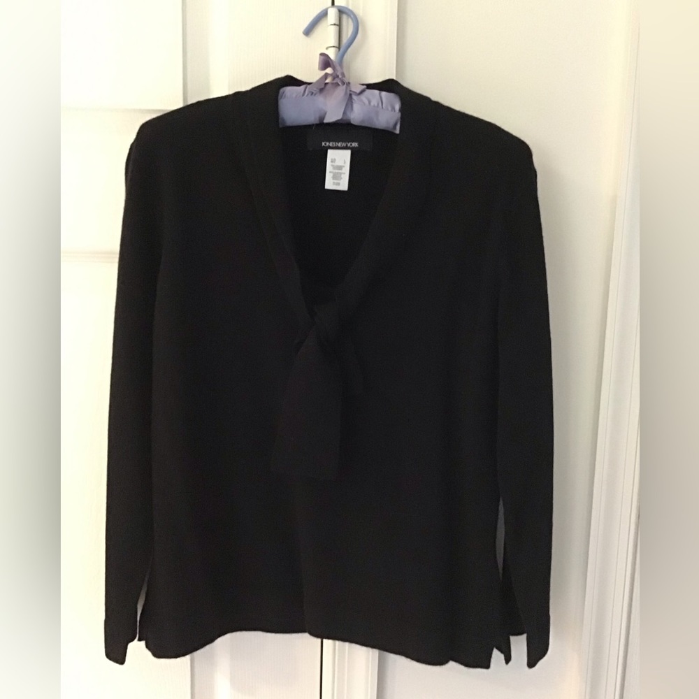 Jones New York V neck sweater L